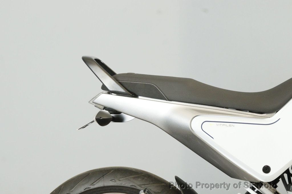 2023 Husqvarna Vitpilen 401 One Owner, 42 Miles - 22494227 - 10