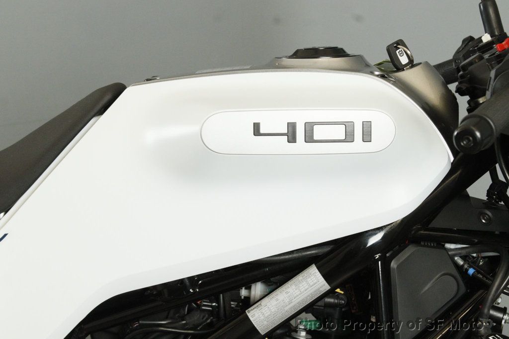 2023 Husqvarna Vitpilen 401 One Owner, 42 Miles - 22494227 - 34