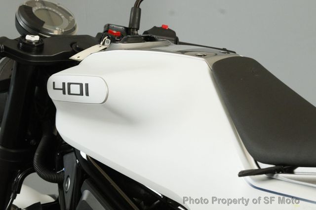 2023 Husqvarna Vitpilen 401 One Owner, 42 Miles - 22494227 - 37