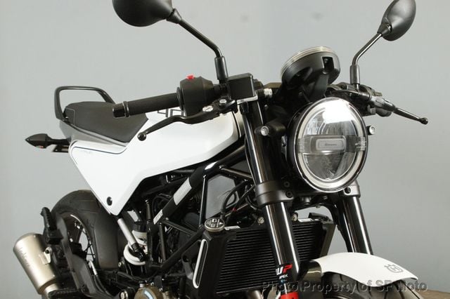 2023 Husqvarna Vitpilen 401 Under 50 Miles! - 22494227 - 0