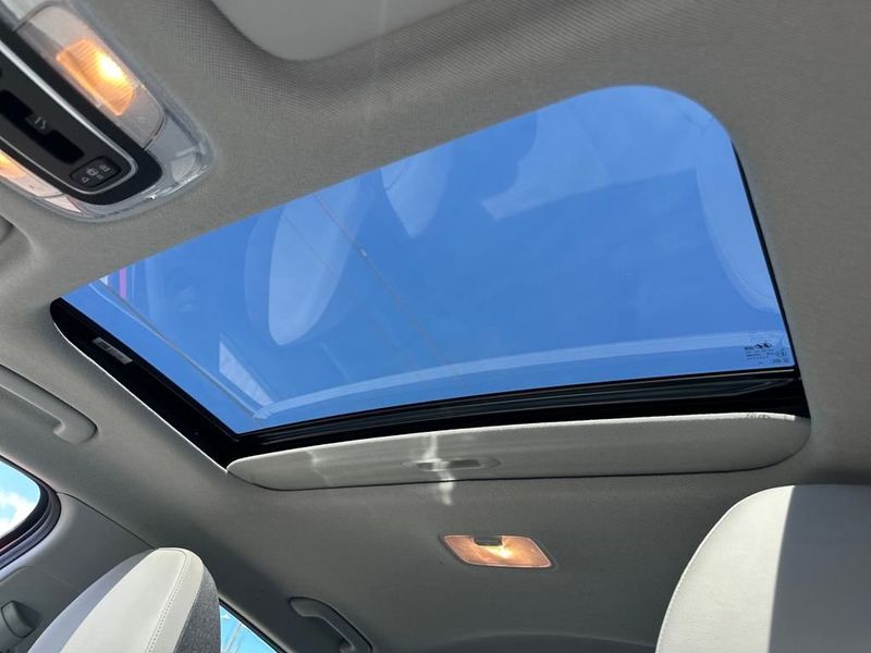 2023 Hyundai Elantra Limited - 22940738 - 19