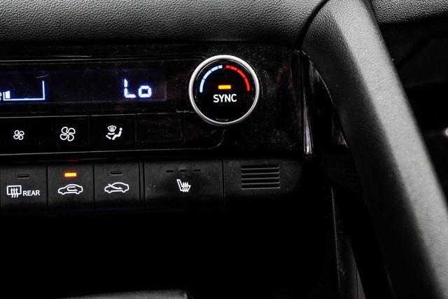 2023 Hyundai Elantra Limited IVT - 23009656 - 26