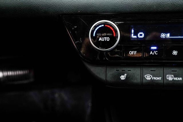 2023 Hyundai Elantra Limited IVT - 23009656 - 27