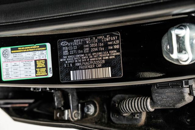 2023 Hyundai Elantra Limited IVT - 23009656 - 46