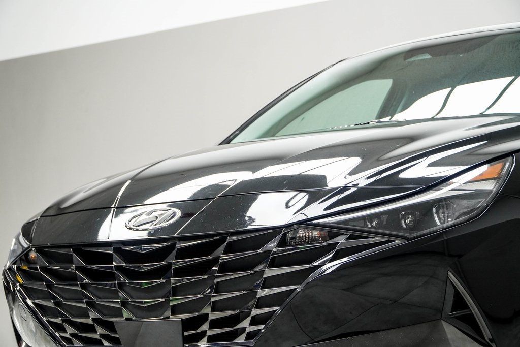 2023 Hyundai Elantra Limited photo 2