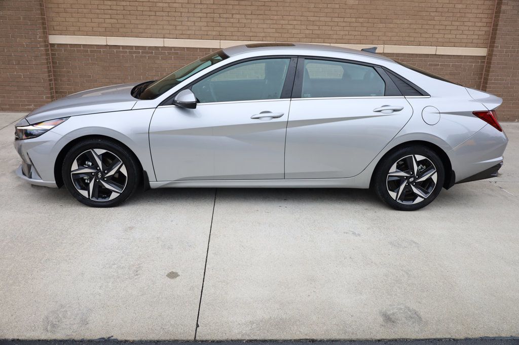 2023 Hyundai Elantra Limited photo 3