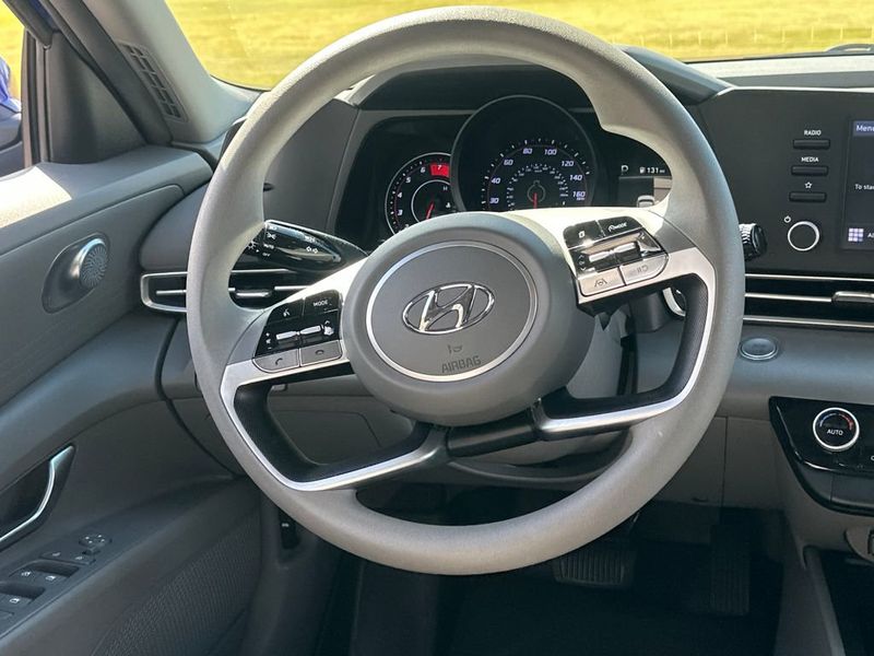2023 Hyundai Elantra SEL - 23034001 - 17