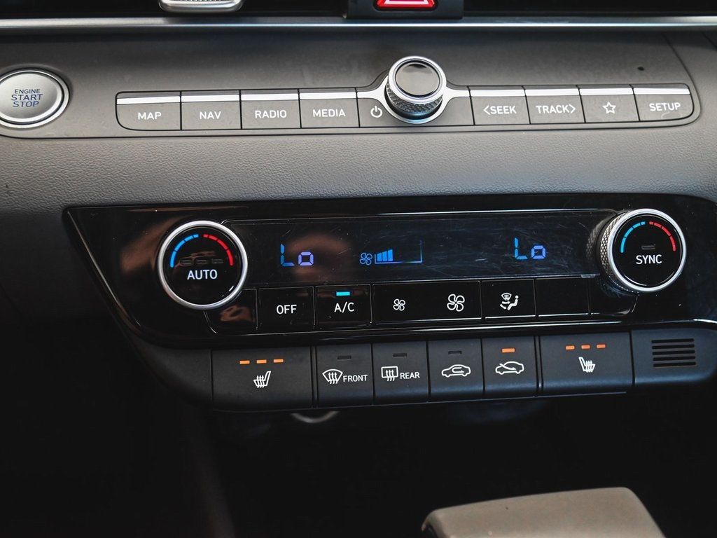 2023 Hyundai Elantra SEL photo 17