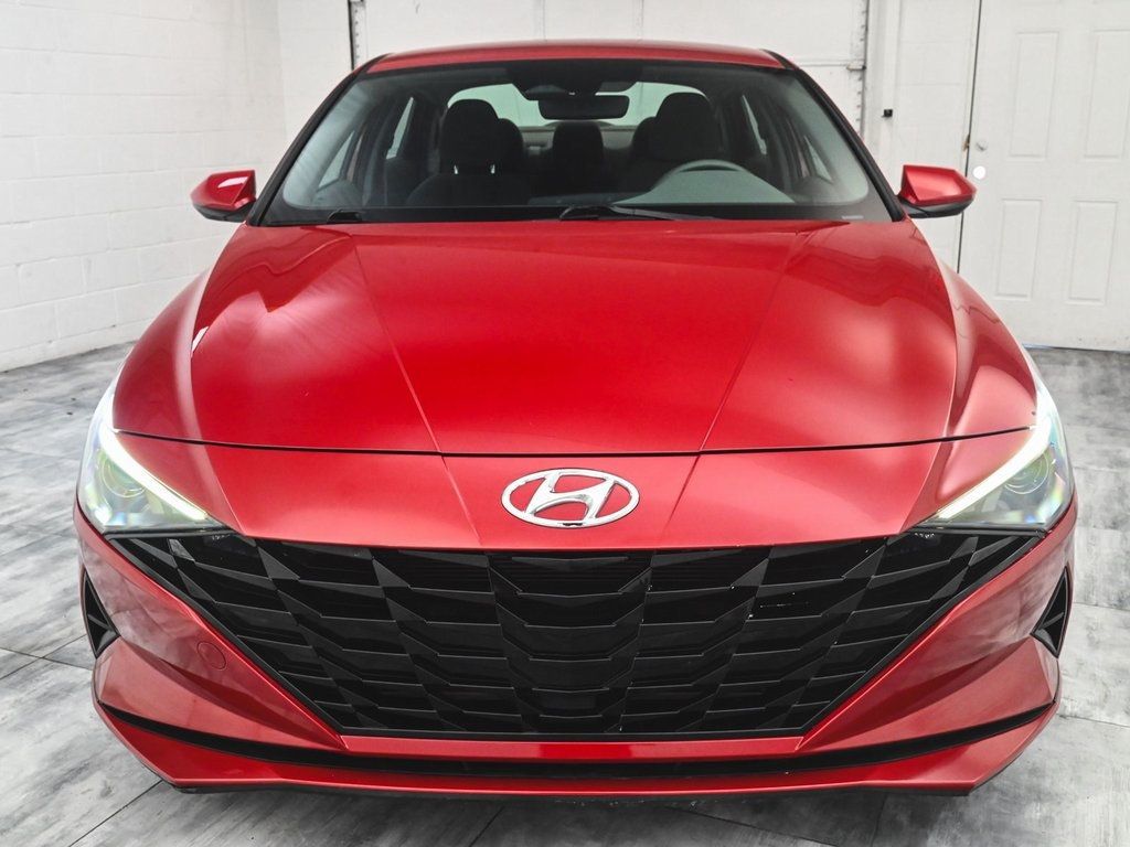 2023 Hyundai Elantra SEL photo 2