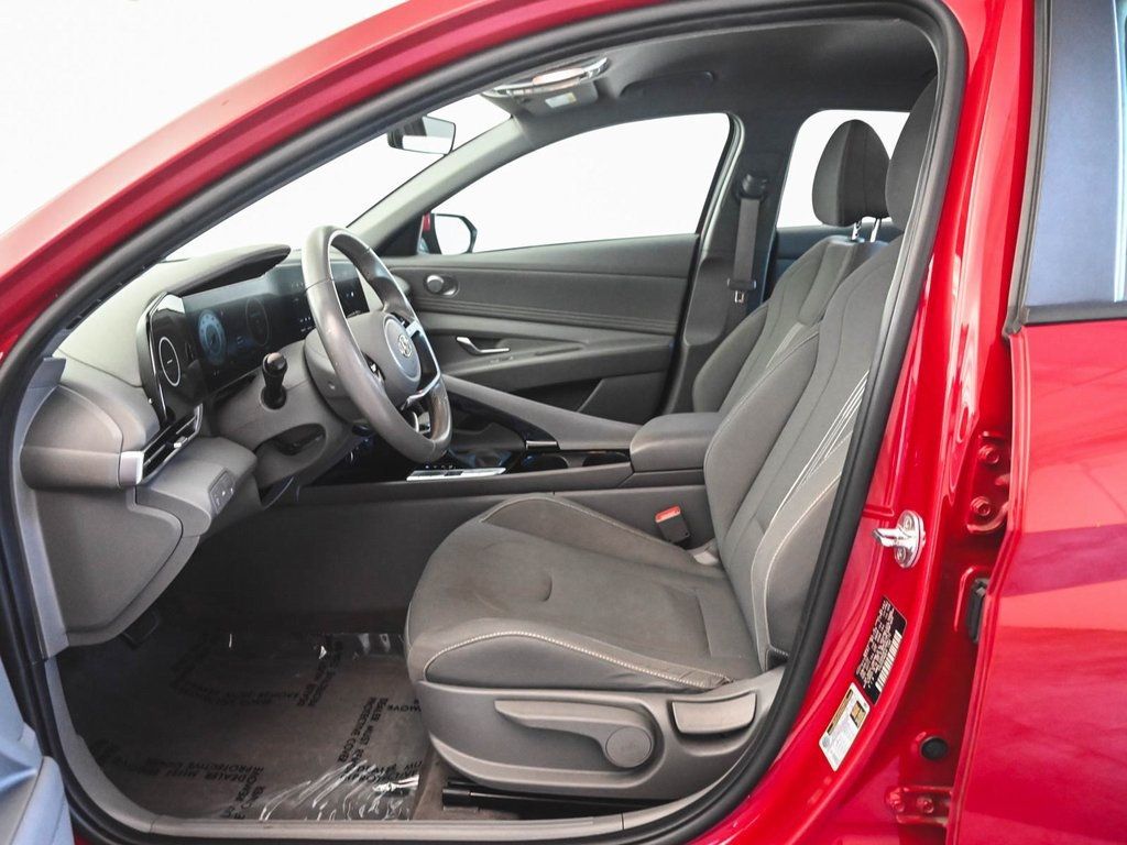 2023 Hyundai Elantra SEL photo 22