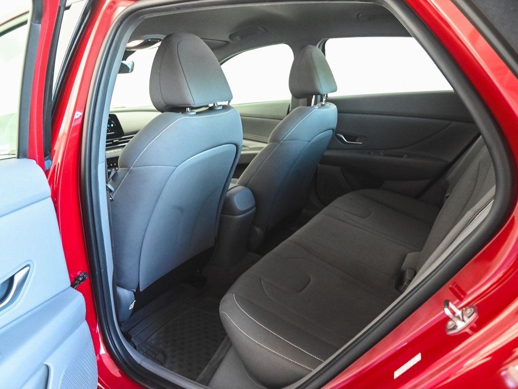 2023 Hyundai Elantra SEL photo 23