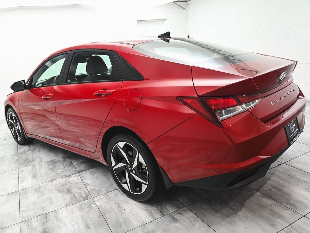 2023 Hyundai Elantra SEL photo 4