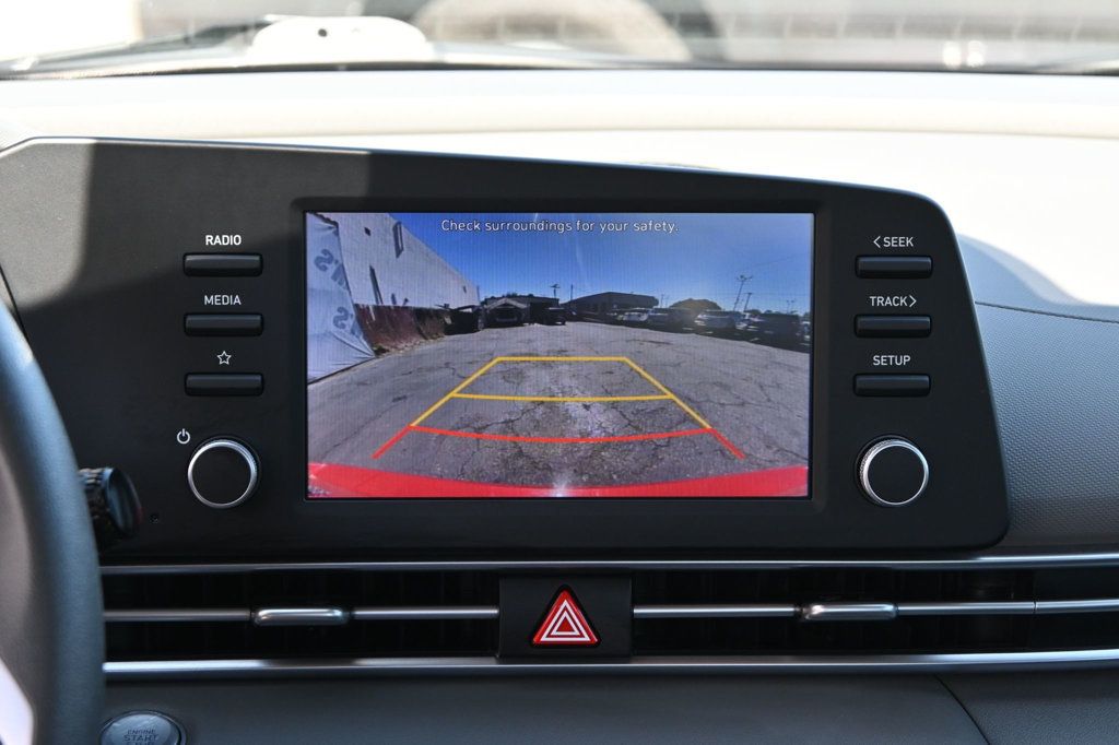 2023 Hyundai Elantra SEL photo 8