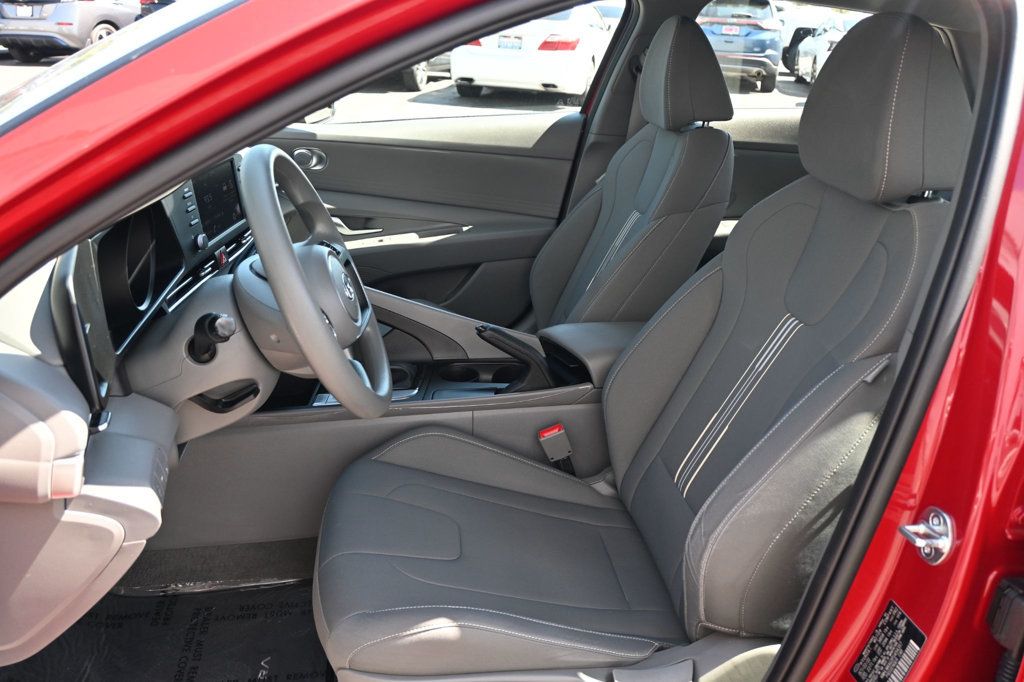 2023 Hyundai Elantra SEL photo 10