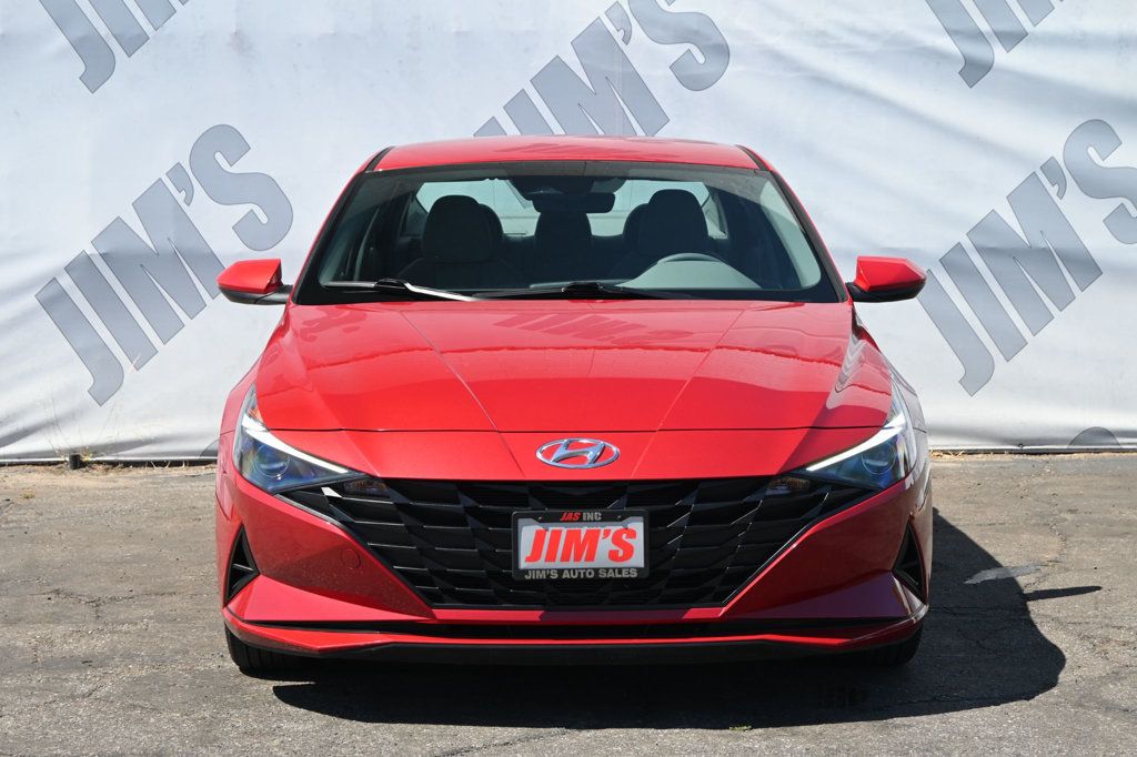2023 Hyundai Elantra SEL photo 2