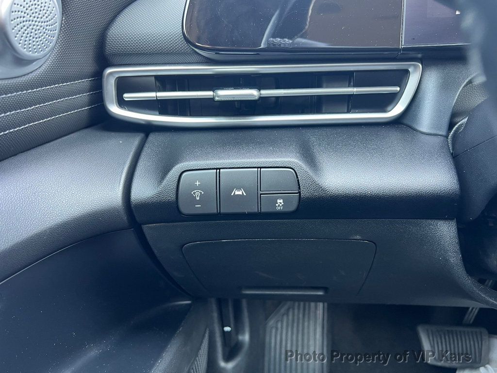 2023 Hyundai Elantra SEL Convenience photo 10