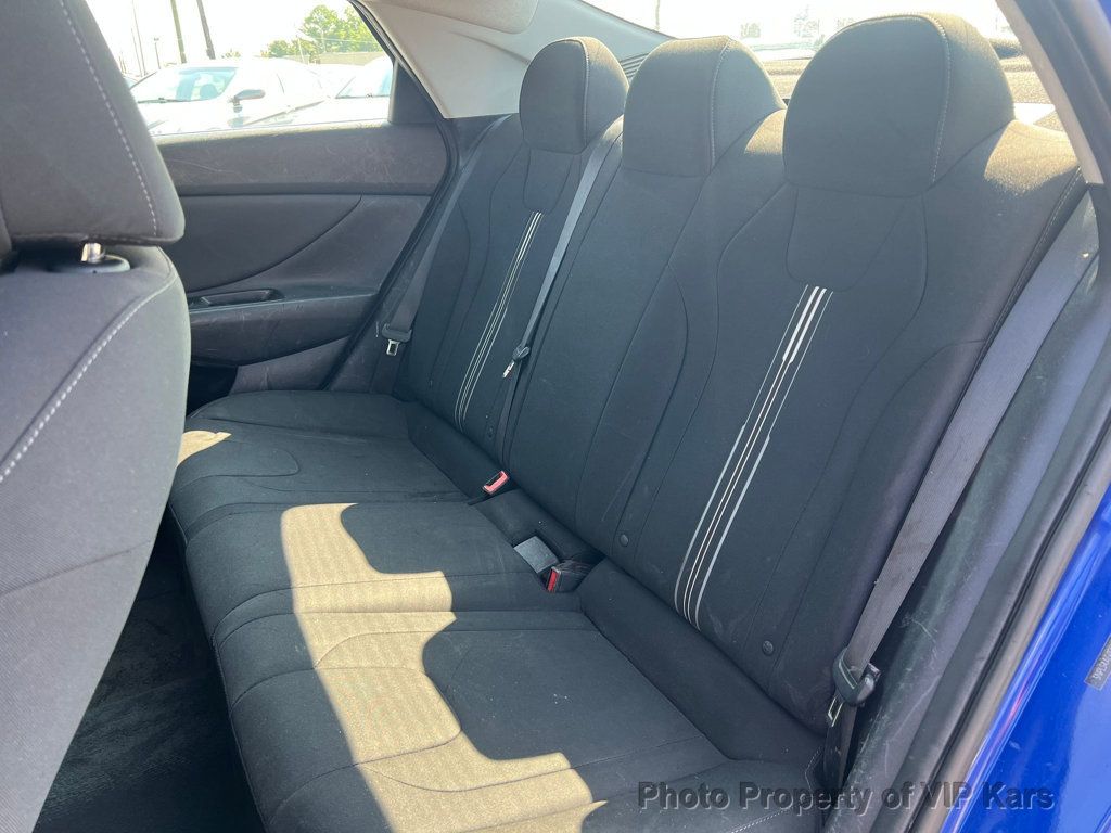 2023 Hyundai Elantra SEL Convenience photo 18