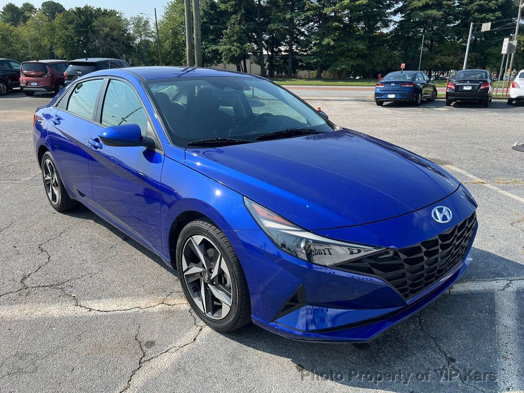 2023 Hyundai Elantra SEL Convenience photo 3