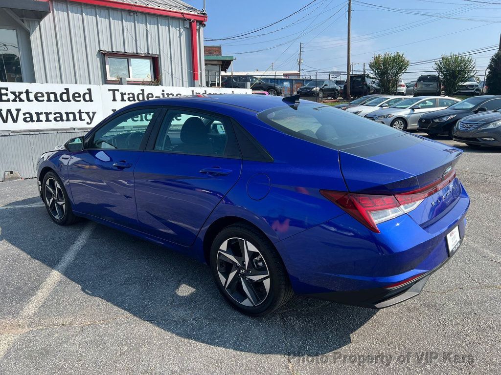 2023 Hyundai Elantra SEL Convenience photo 6