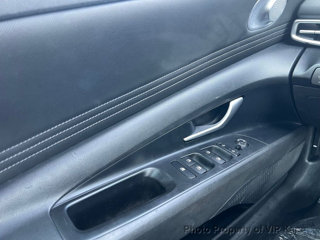 2023 Hyundai Elantra SEL Convenience photo 9