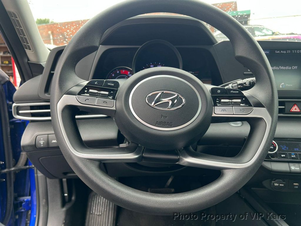 2023 Hyundai Elantra SEL photo 13