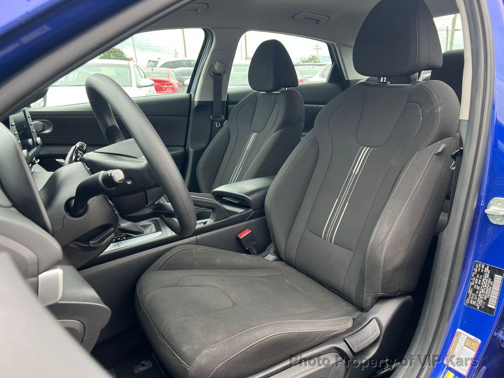 2023 Hyundai Elantra SEL photo 14