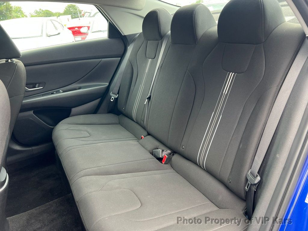 2023 Hyundai Elantra SEL photo 15