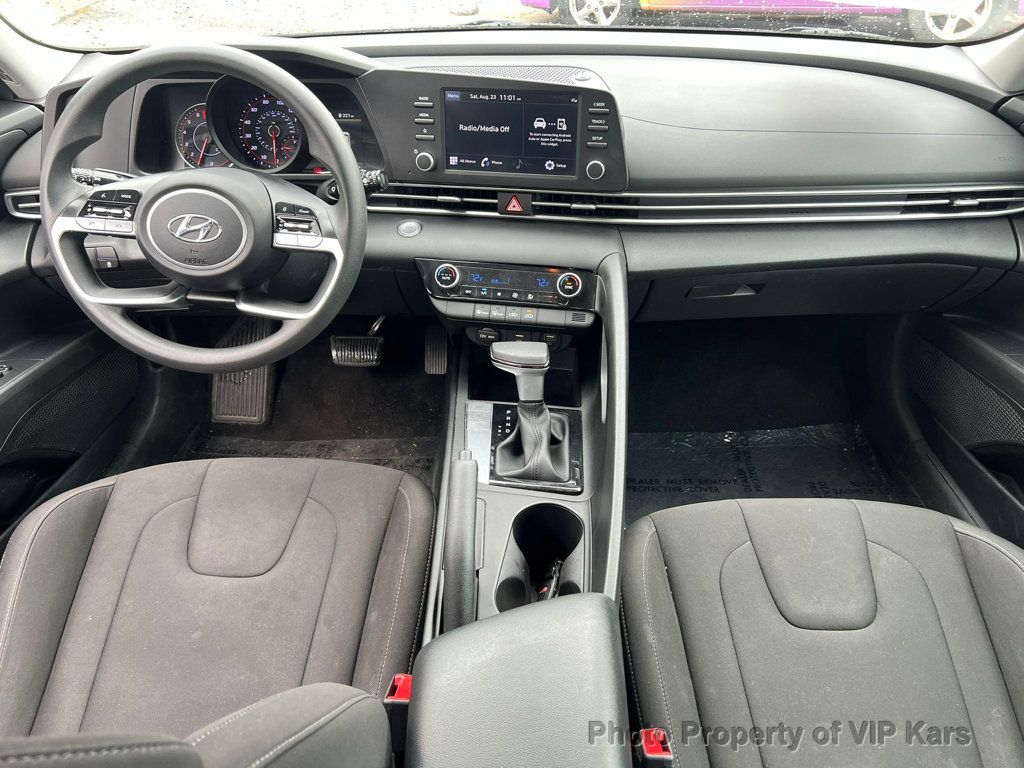 2023 Hyundai Elantra SEL photo 16