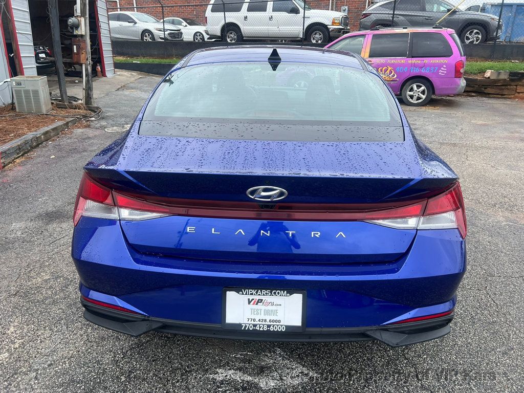 2023 Hyundai Elantra SEL photo 4