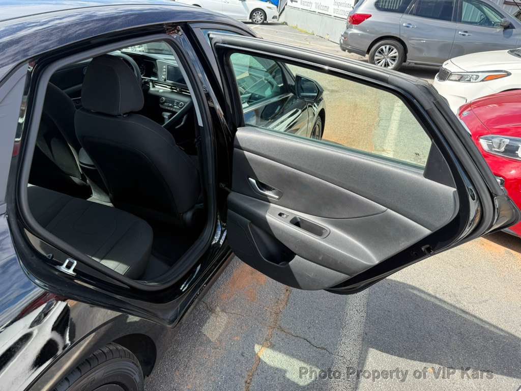 2023 Hyundai Elantra SEL IVT - 22994714 - 11