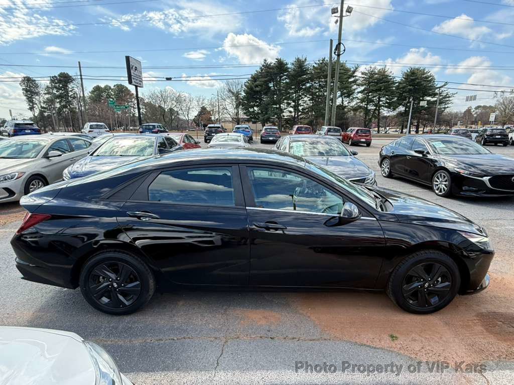 2023 Hyundai Elantra SEL IVT - 22994714 - 3