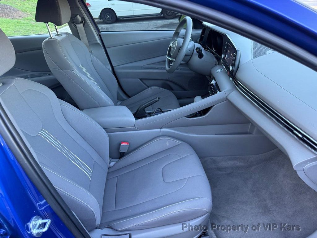 2023 Hyundai Elantra SEL IVT - 23035605 - 9