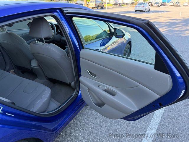 2023 Hyundai Elantra SEL IVT - 23035605 - 10