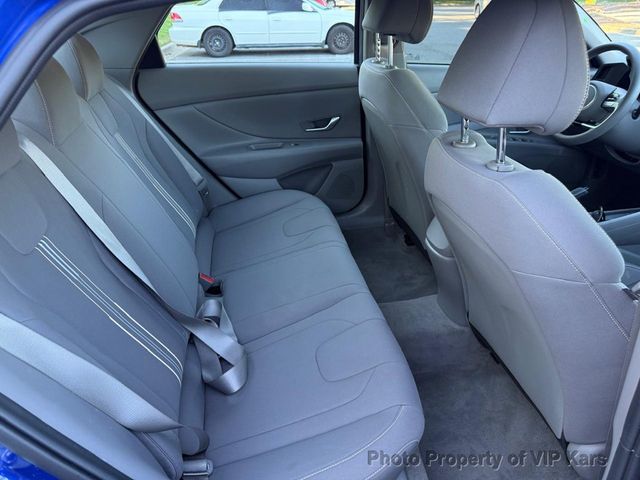 2023 Hyundai Elantra SEL IVT - 23035605 - 11