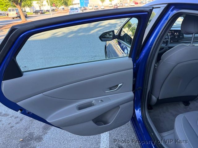 2023 Hyundai Elantra SEL IVT - 23035605 - 12