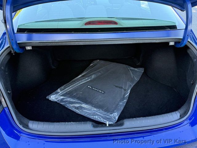 2023 Hyundai Elantra SEL IVT - 23035605 - 18