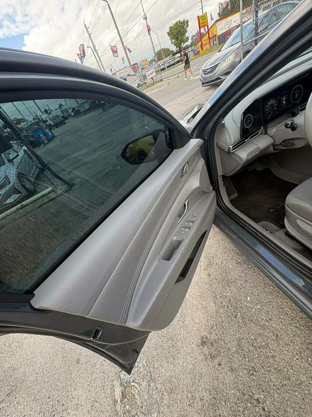 2023 Hyundai Elantra SEL IVT - 22953415 - 9