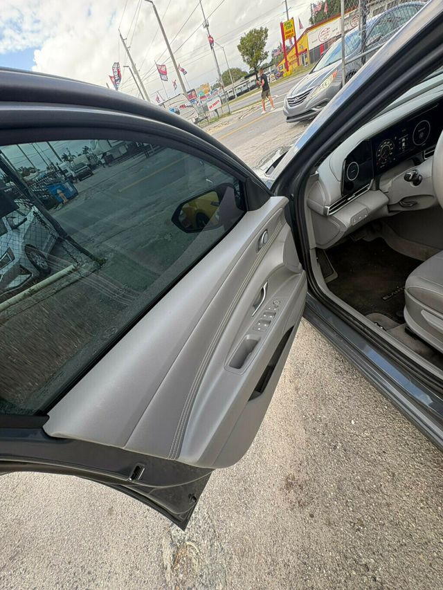 2023 Hyundai Elantra SEL IVT - 22953415 - 9