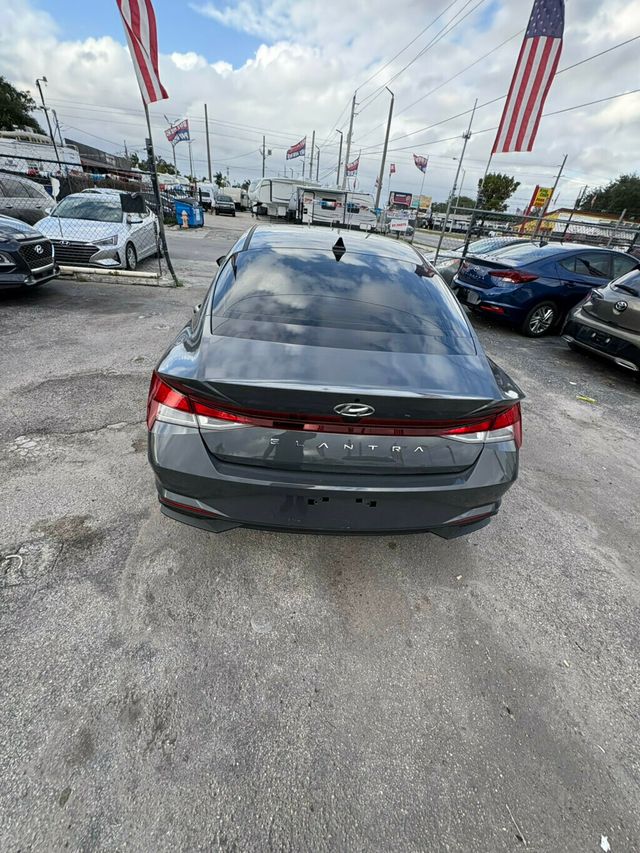 2023 Hyundai Elantra SEL IVT - 22953415 - 7