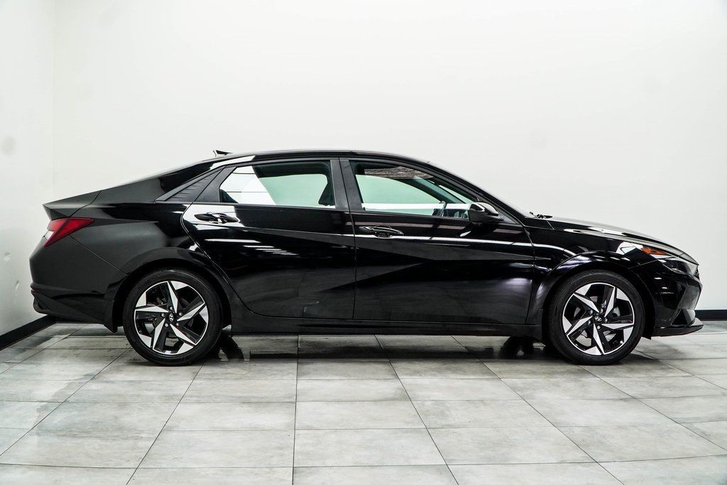 2023 Hyundai Elantra SEL photo 10
