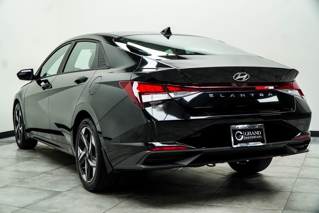 2023 Hyundai Elantra SEL photo 11