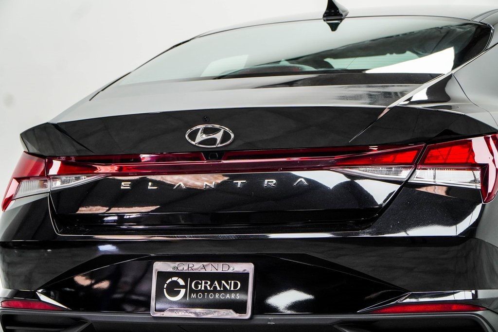 2023 Hyundai Elantra SEL photo 13