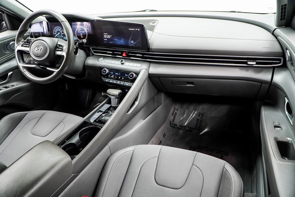 2023 Hyundai Elantra SEL photo 17