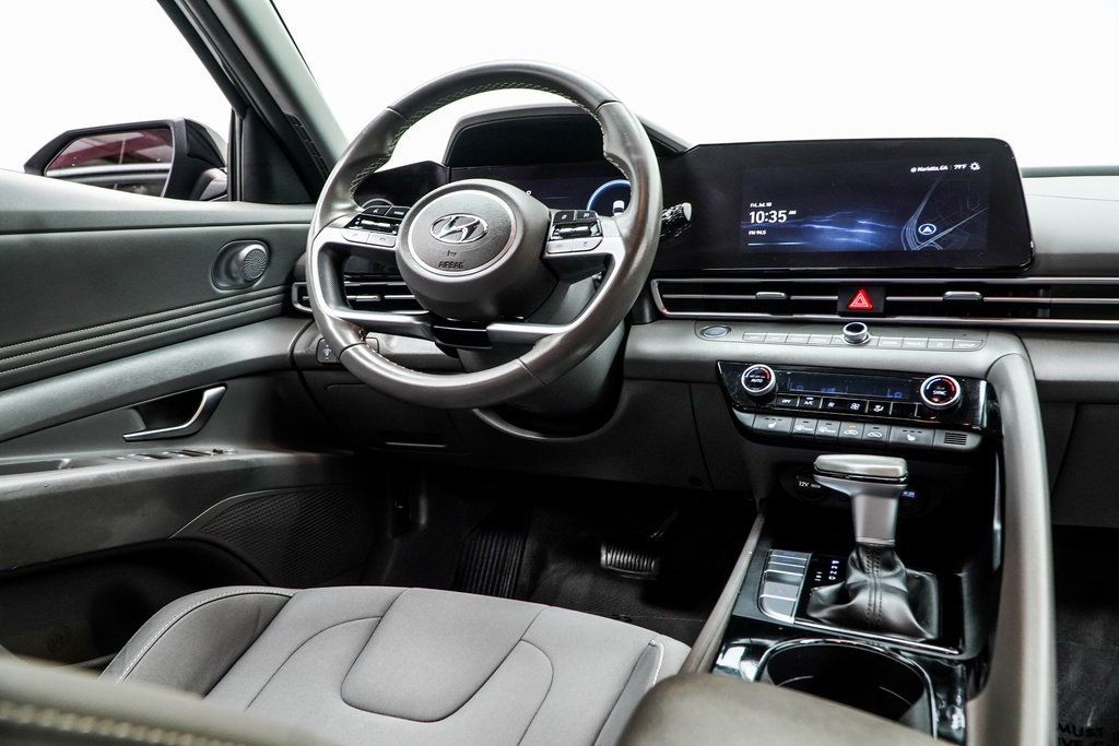 2023 Hyundai Elantra SEL photo 19