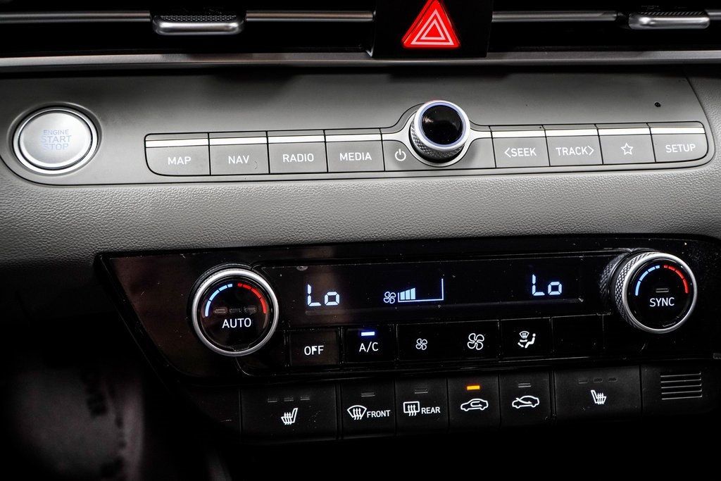 2023 Hyundai Elantra SEL photo 24
