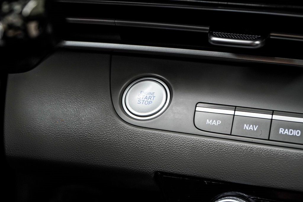 2023 Hyundai Elantra SEL photo 25