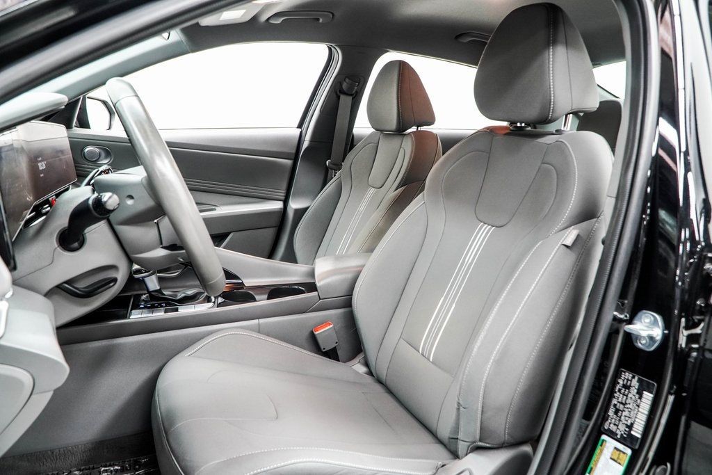 2023 Hyundai Elantra SEL photo 35