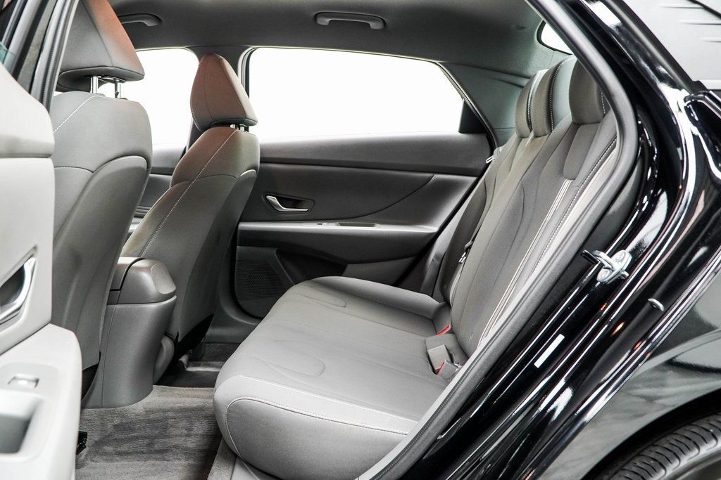 2023 Hyundai Elantra SEL photo 38