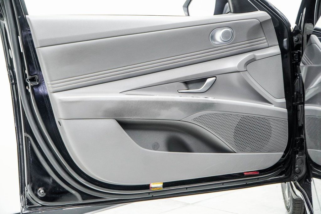 2023 Hyundai Elantra SEL photo 39