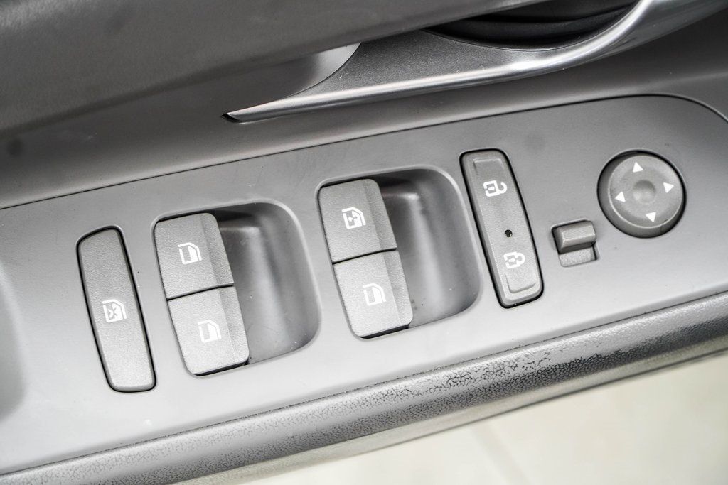 2023 Hyundai Elantra SEL photo 40